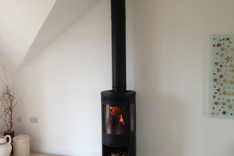 Contura 556 on homemade hearth