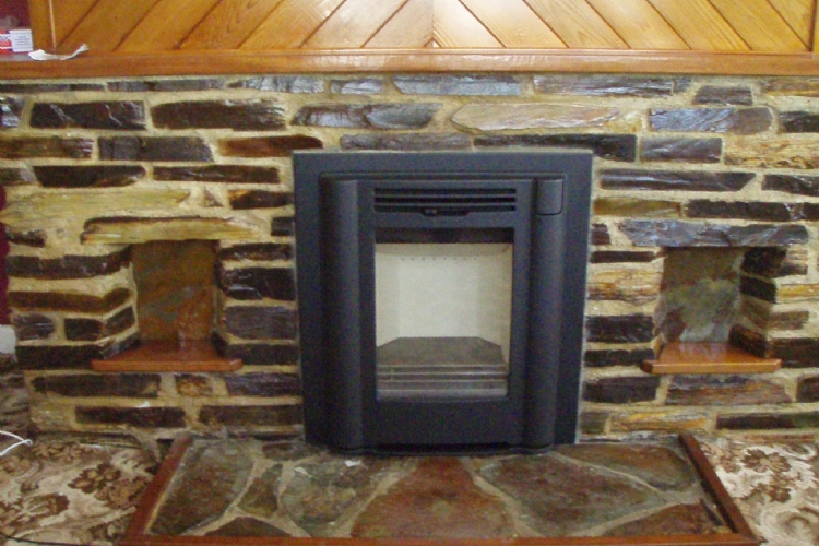 Contura I4classic in traditional stone fireplace