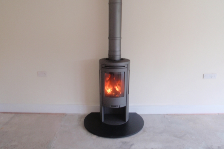 Contura 556 on a circular honed slate hearth