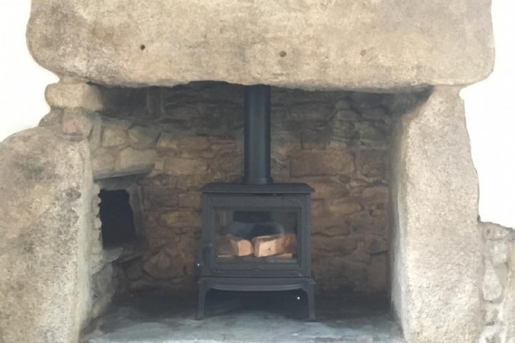 Jotul F100 installed in Cornwall