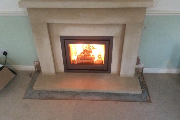 Contura I6 with a Wessex Stone Mantle installed in Cornwall