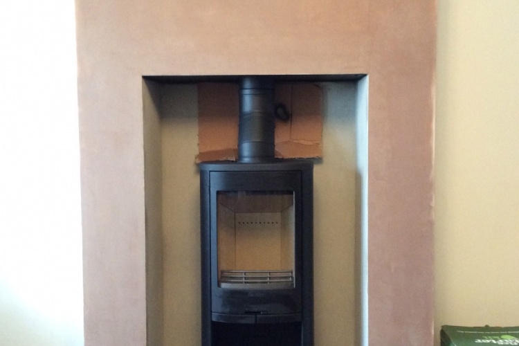 Contura 810 in freshly plastered fireplace