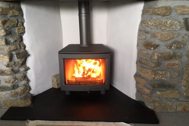 Contura i5 for a traditional fireplace