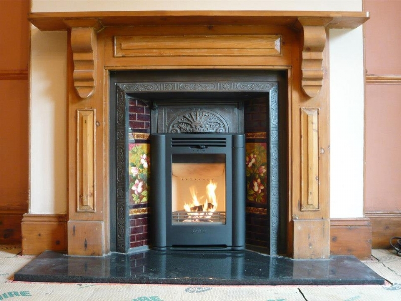 Contura i4 classic in a wood mantle