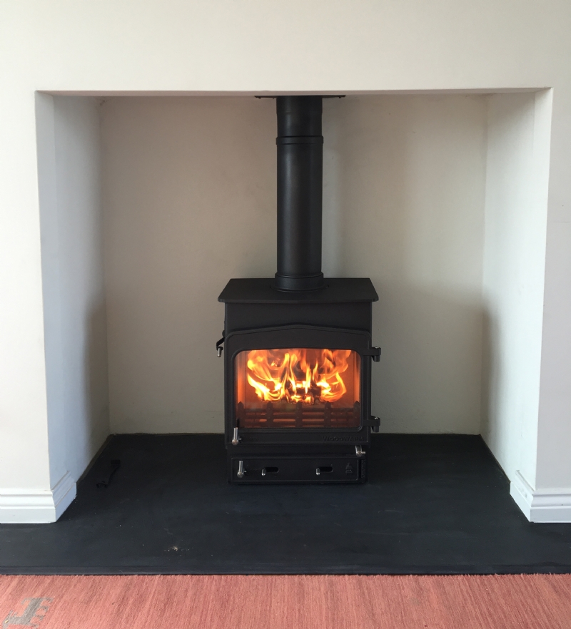Woodwarm Fireview in a moden fireplace